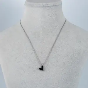 Toptan Kadın Çelik Siyah Mineli Kalp Kolye Silver