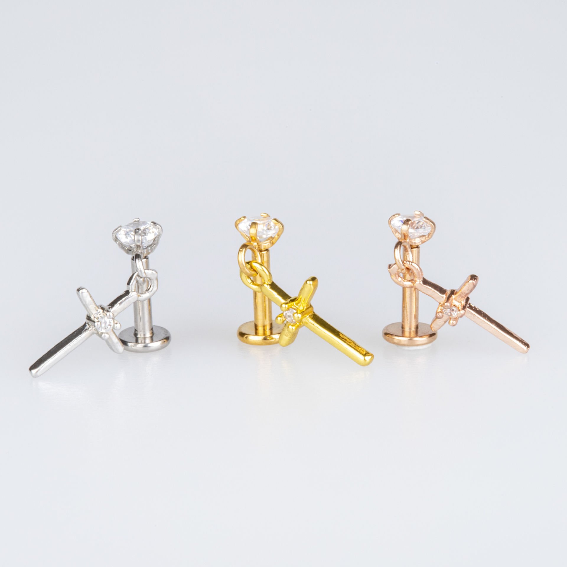 Piercing Tragus Haç