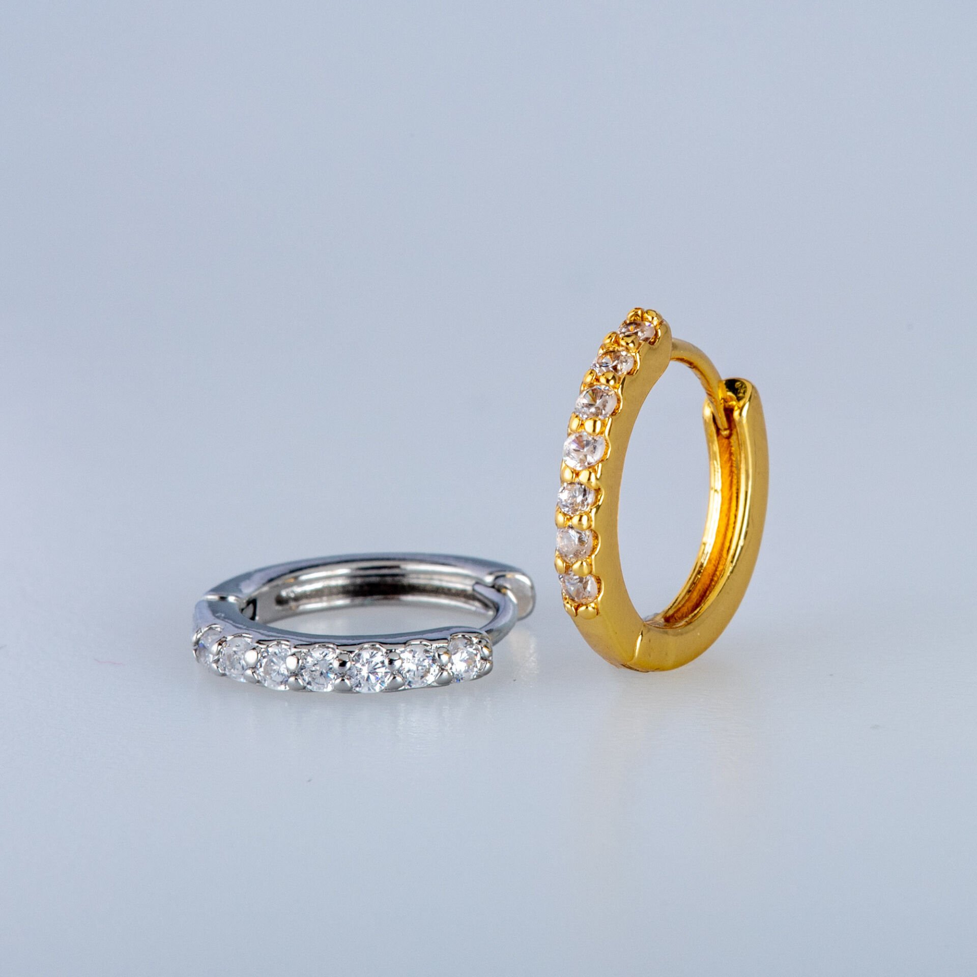 Piercing Rook Halka Sıra Taş Beyaz