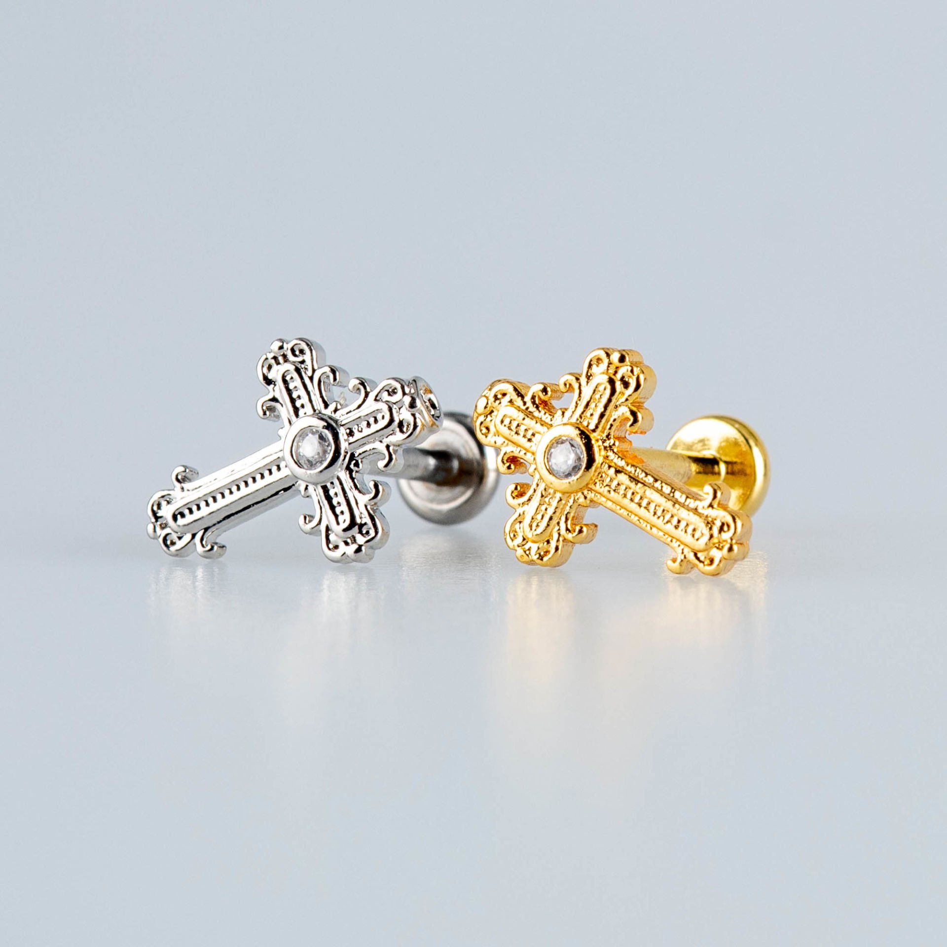 Piercing Tragus Haç