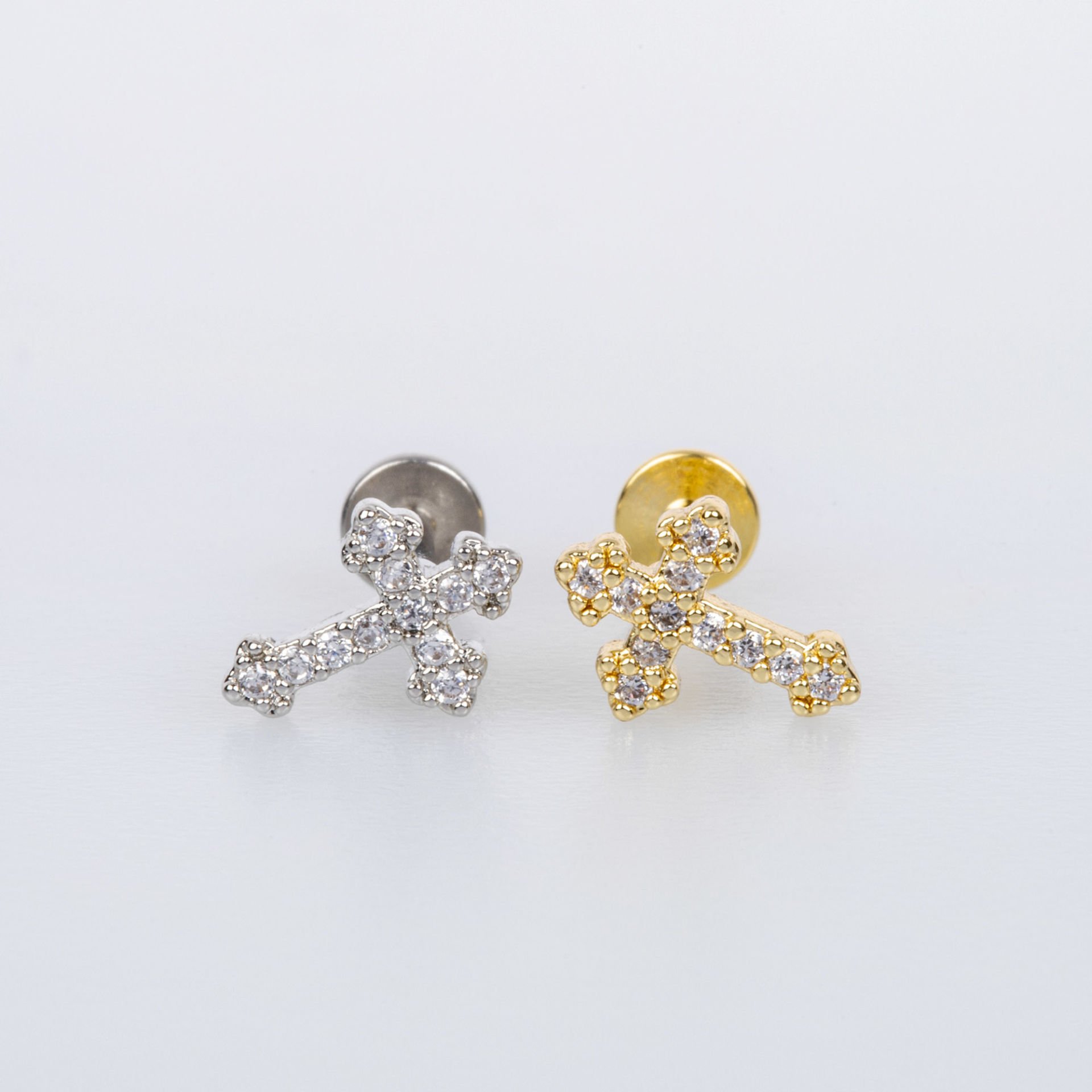 Piercing Tragus Haç