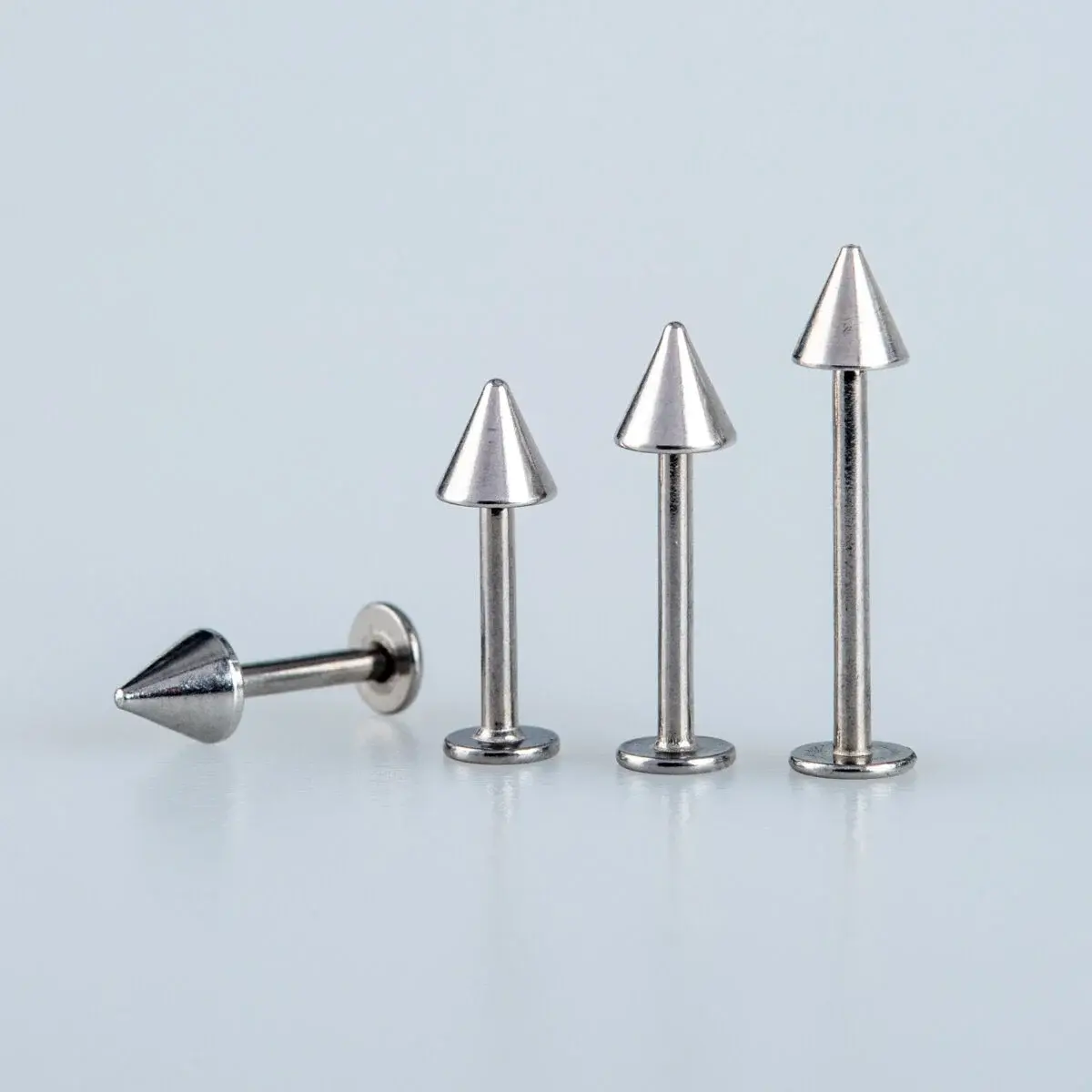 Piercing Labret 4mm Spike Bar Length: 6mm