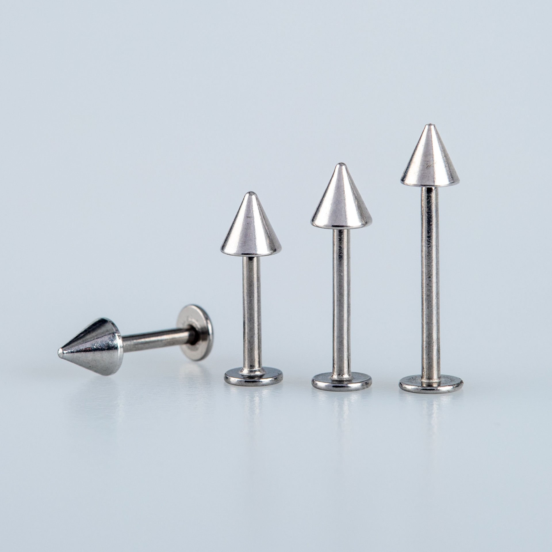 Piercing Labret 4mm Spike