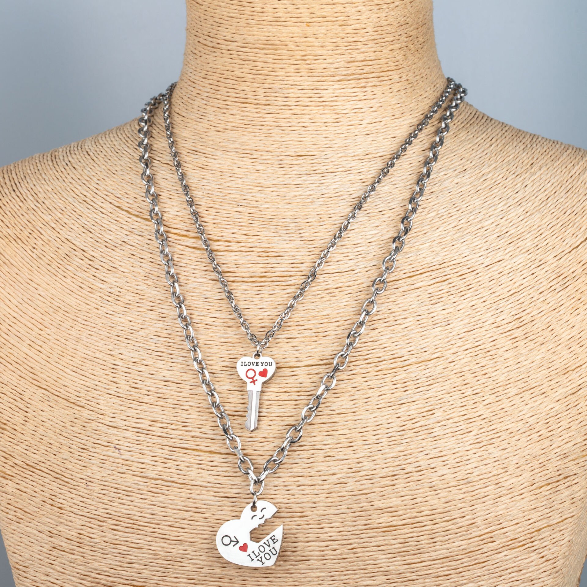 Çelik Zincir Kolye Kalp ve Anahtarı 2 Adet Zincir Ayrı Ayrı Kullanılabılır.