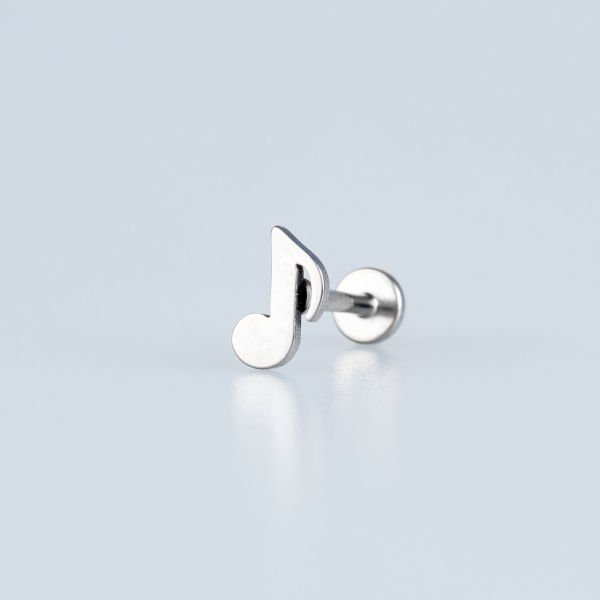 ملاحظة ثقب الأذن الفولاذية